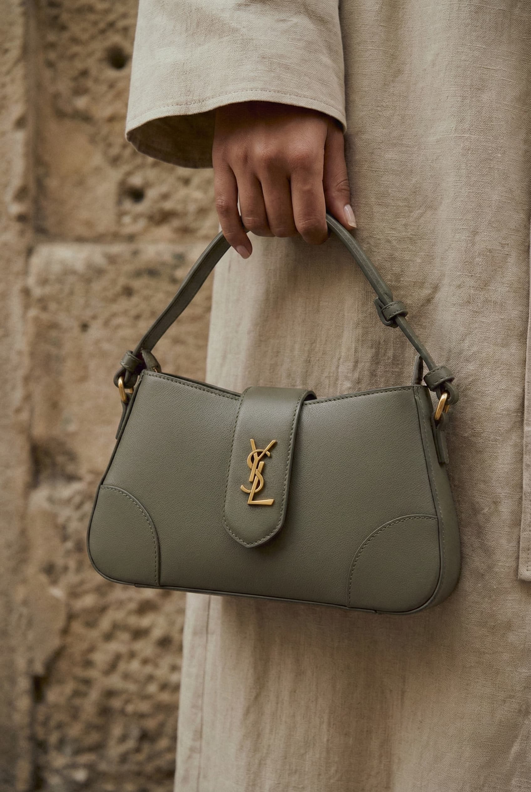 Stylish model with bag